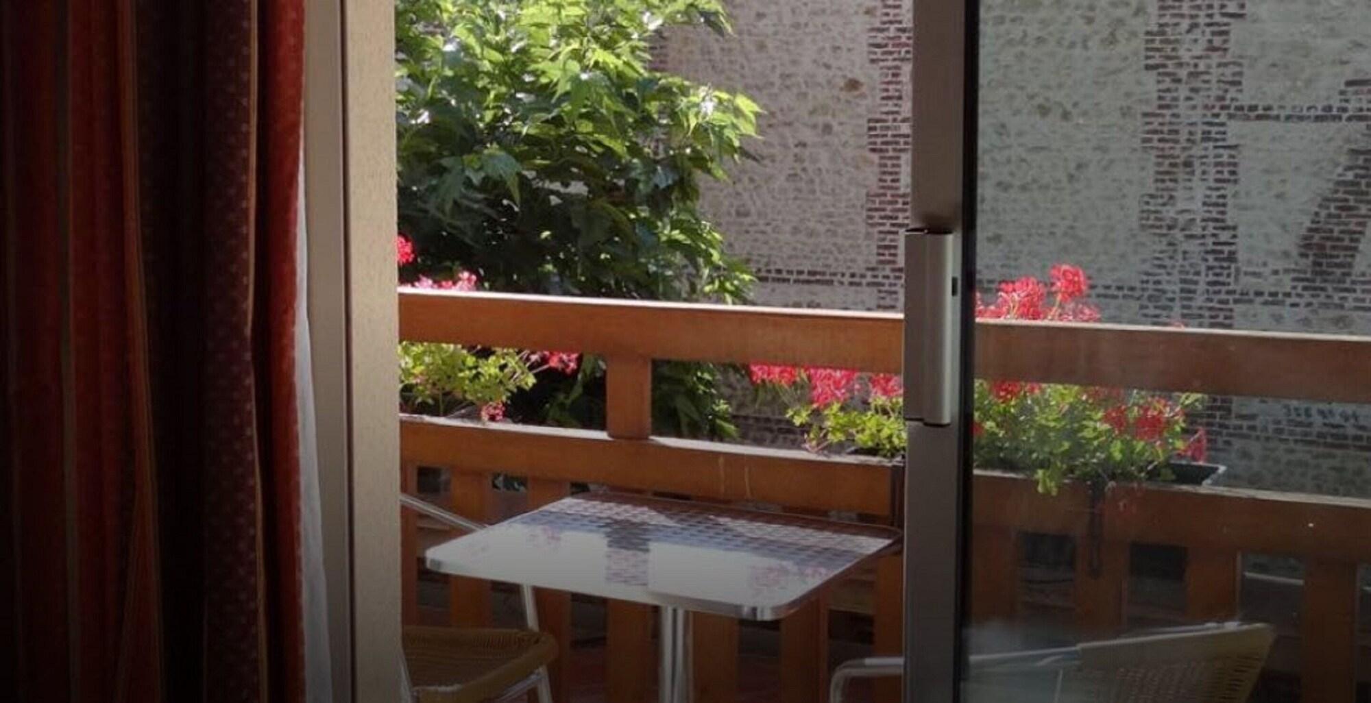 Le Trophee Boutique Hotel Spa- La Loggia Appart'Hotel دوفييل المظهر الخارجي الصورة